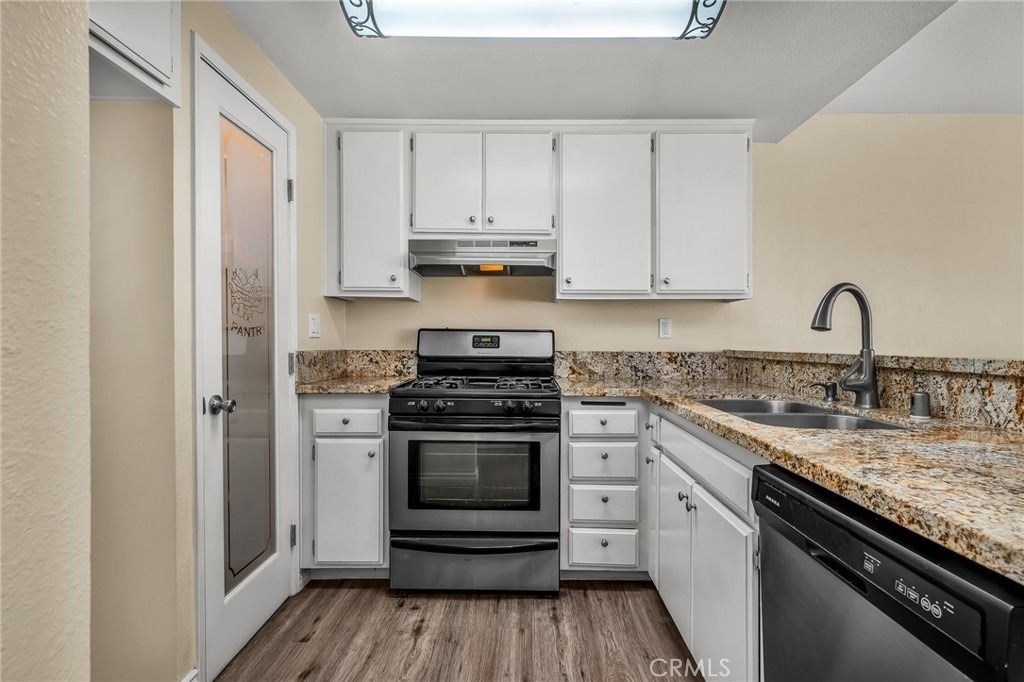 13701 Hubbard Street - Photo 2