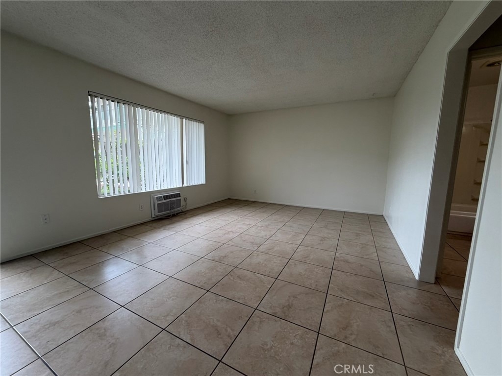 225 S Knott - Photo 2