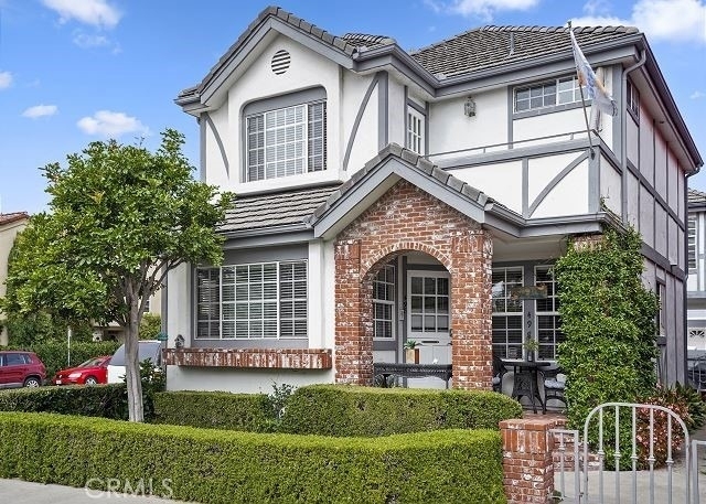 498 Park Ave - Photo 0