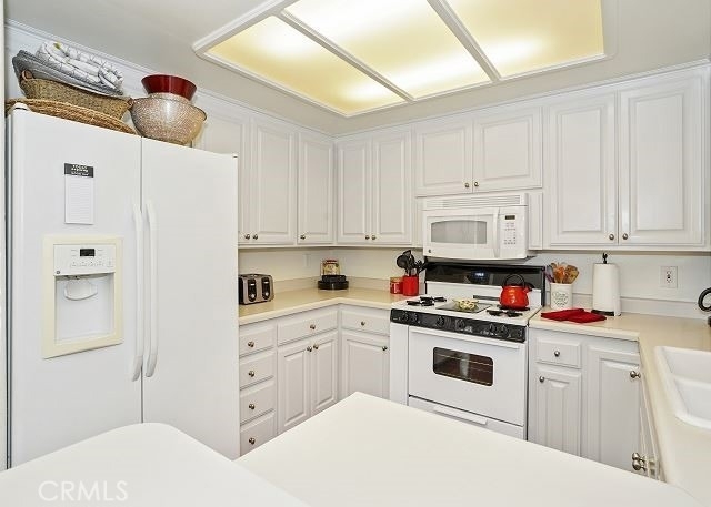 498 Park Ave - Photo 6
