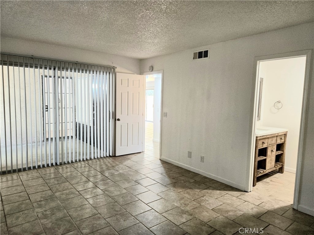 853 Douglas Court - Photo 13