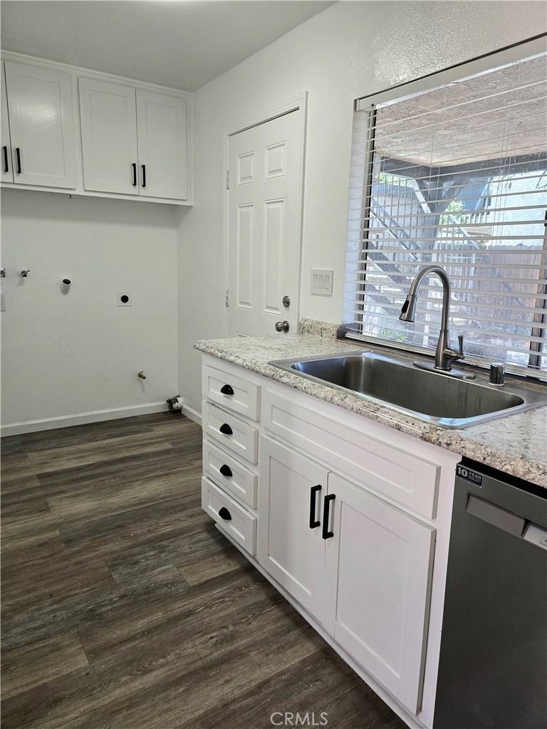 853 Douglas Court - Photo 6