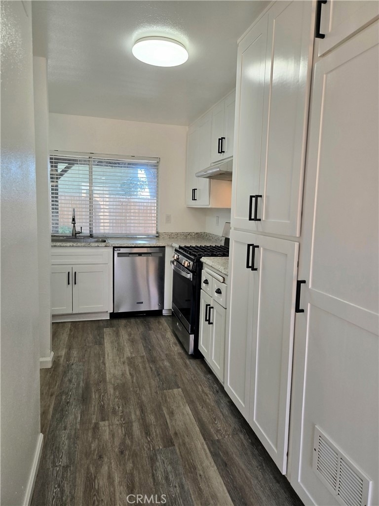 853 Douglas Court - Photo 5