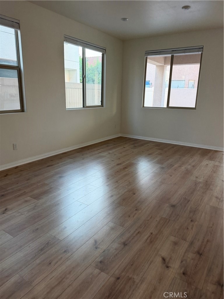 1446 E Laurelwood - Photo 2