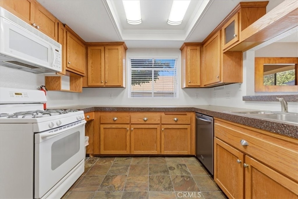 539 Wayland Court - Photo 9