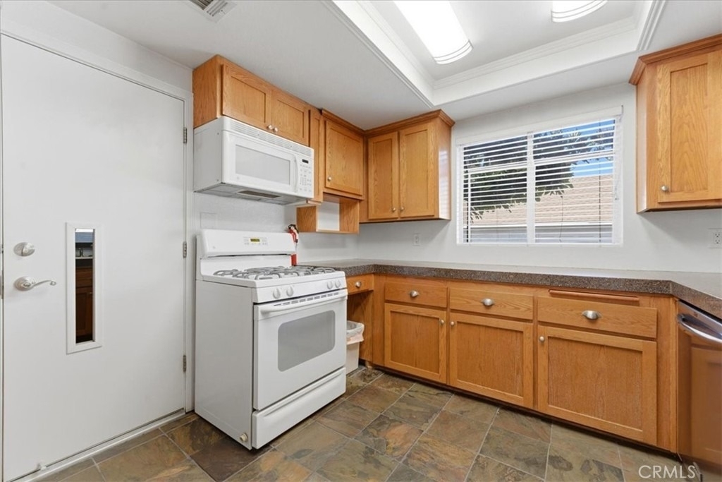 539 Wayland Court - Photo 11