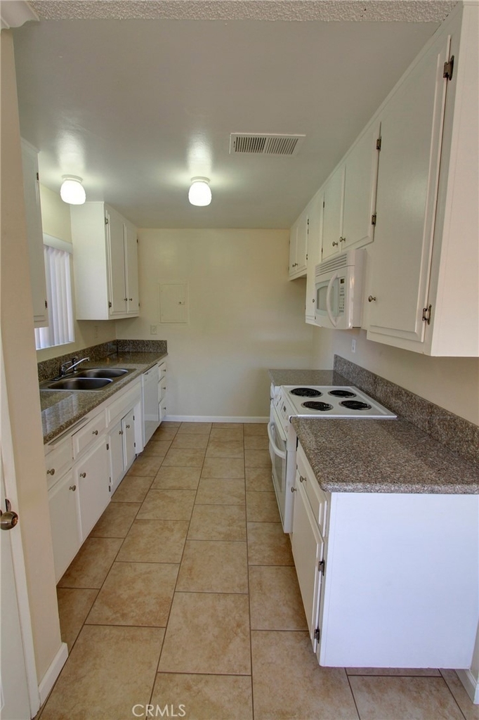 614 Linwood - Photo 8
