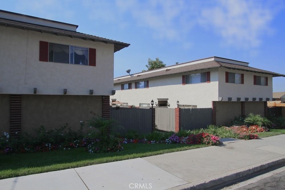 614 Linwood - Photo 2