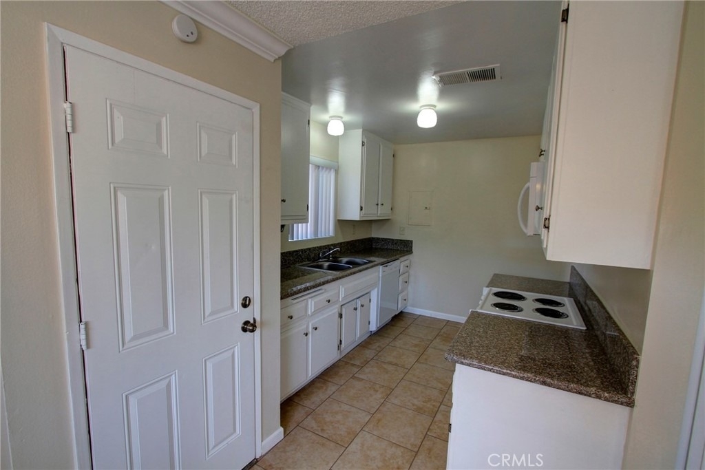 614 Linwood - Photo 10