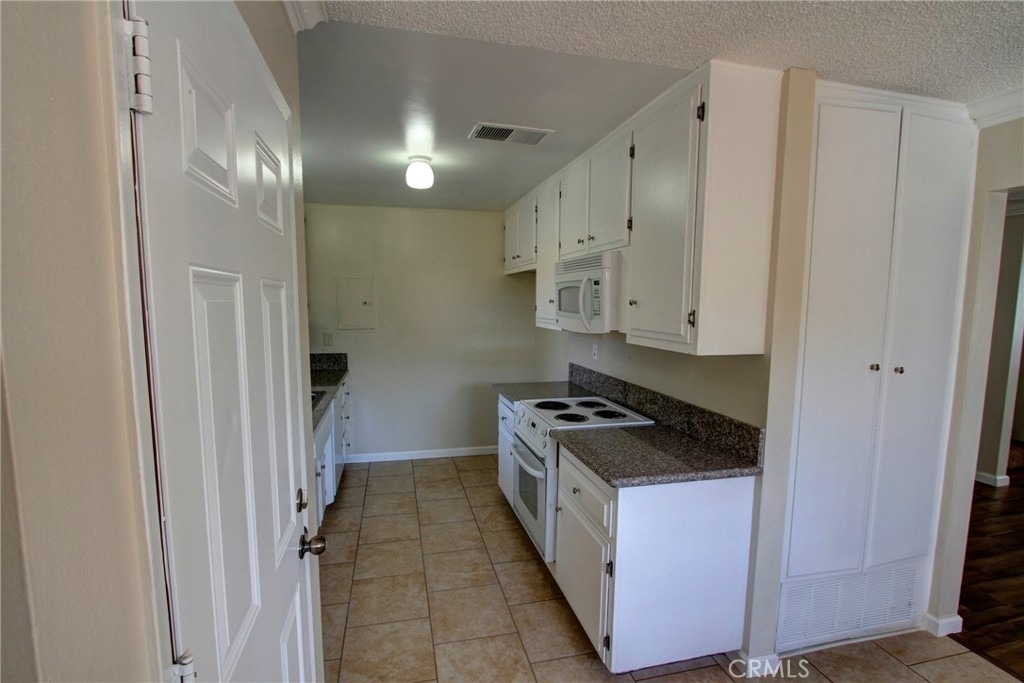 614 Linwood - Photo 9