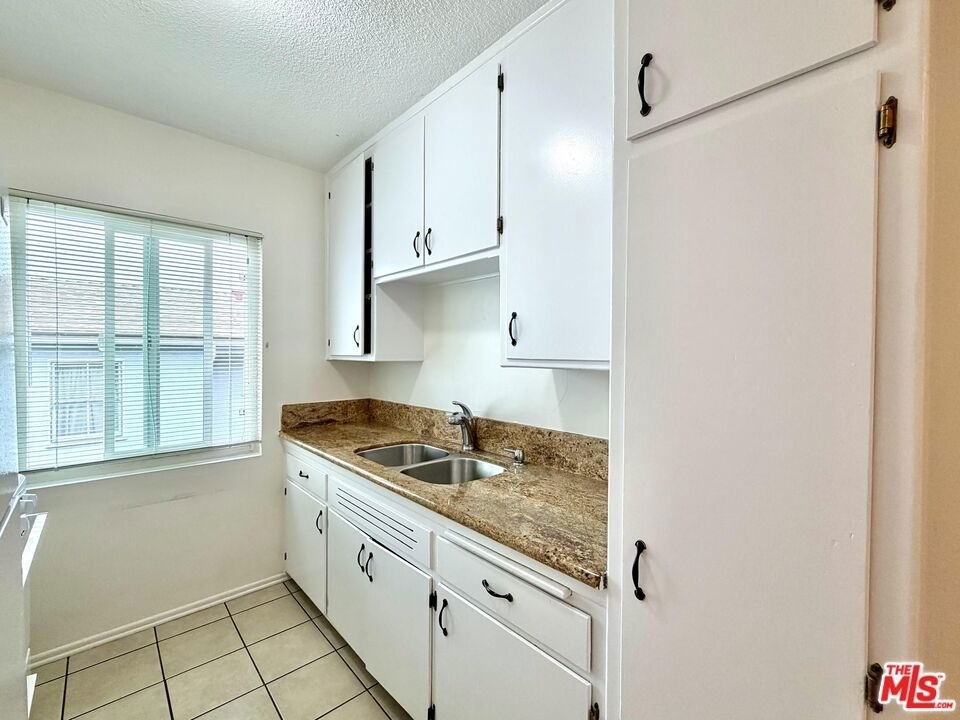 1346 S Cochran Avenue - Photo 3