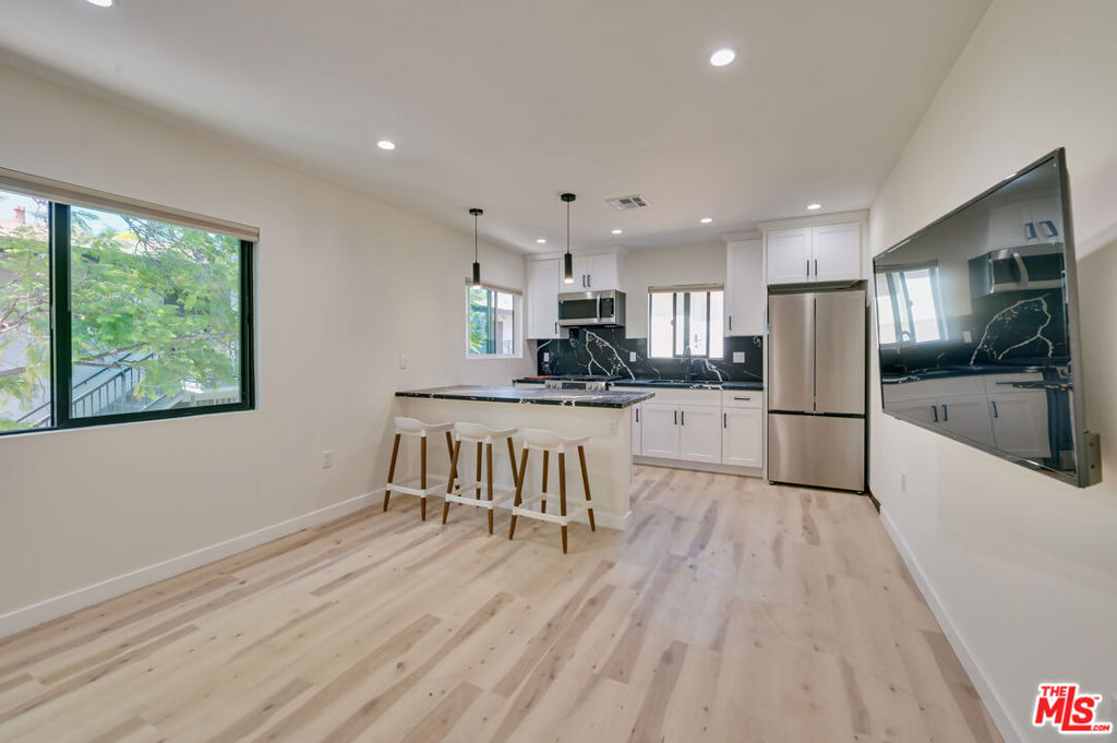 843 Westbourne Drive - Photo 0