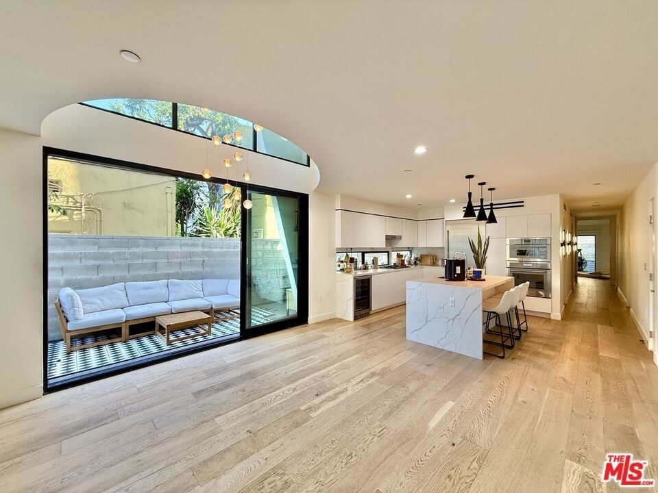 1533 N Vista Street - Photo 0