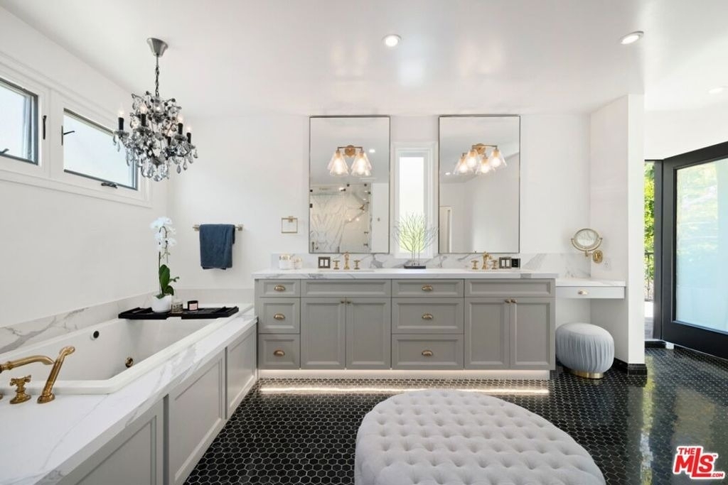 1472 N Kings Road - Photo 13