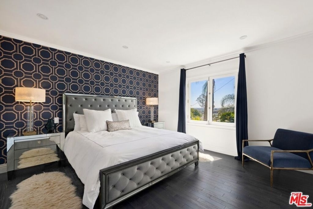 1472 N Kings Road - Photo 8