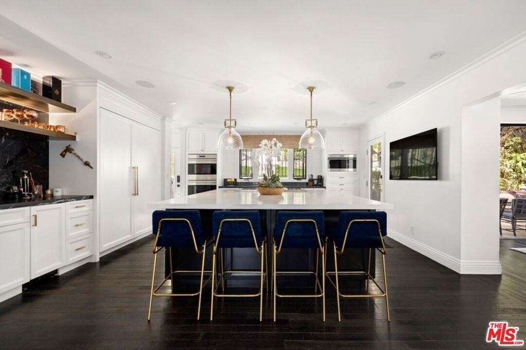 1472 N Kings Road - Photo 4