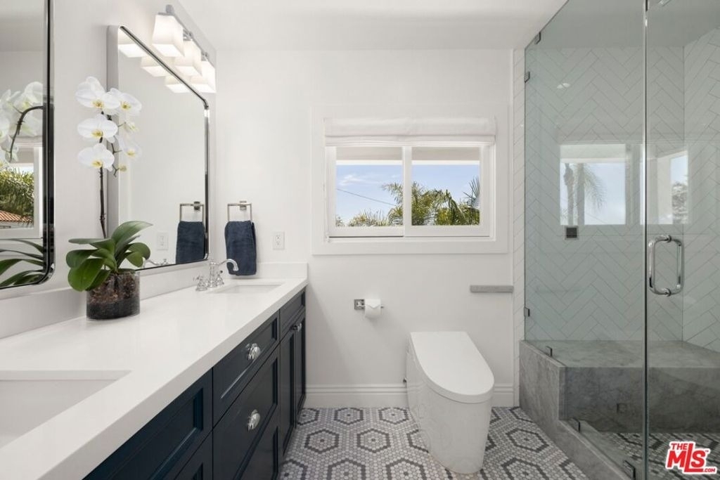 1472 N Kings Road - Photo 9