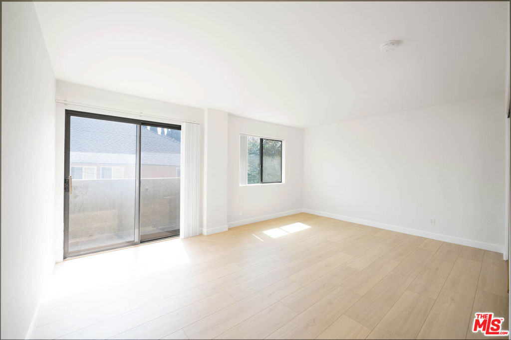 5327 Lexington Avenue - Photo 12