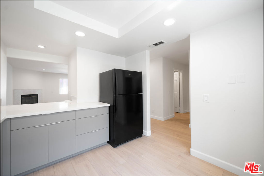 5327 Lexington Avenue - Photo 2