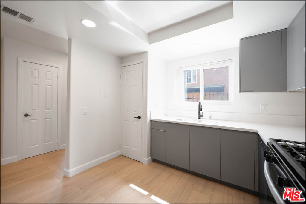 5327 Lexington Avenue - Photo 3