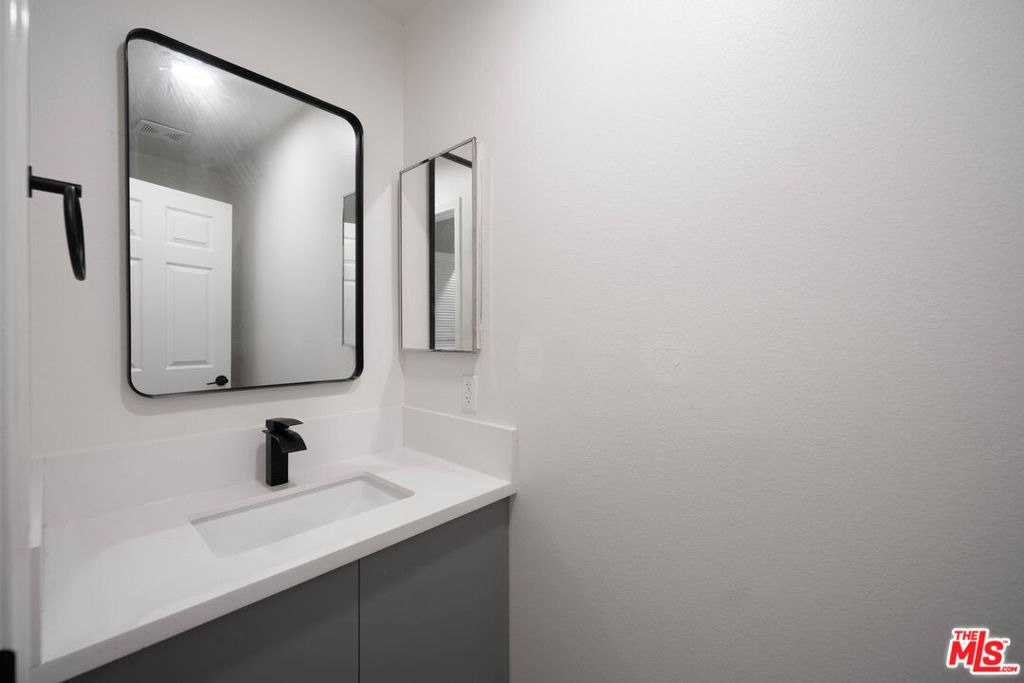 5327 Lexington Avenue - Photo 5