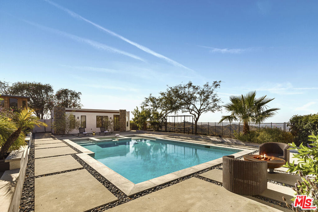 2715 Edwin Place - Photo 3