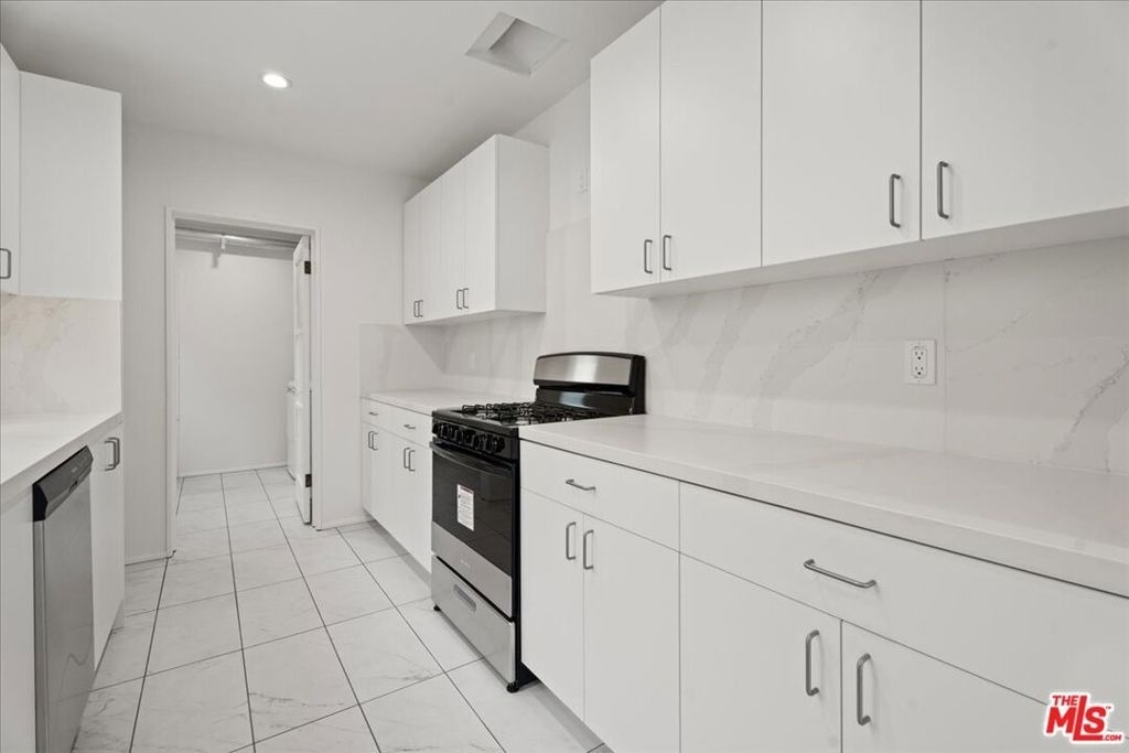 207 S Reeves Drive - Photo 3