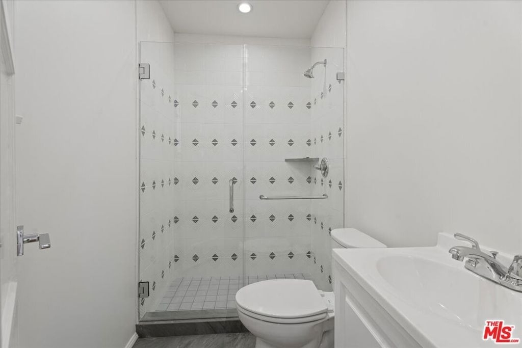 207 S Reeves Drive - Photo 8