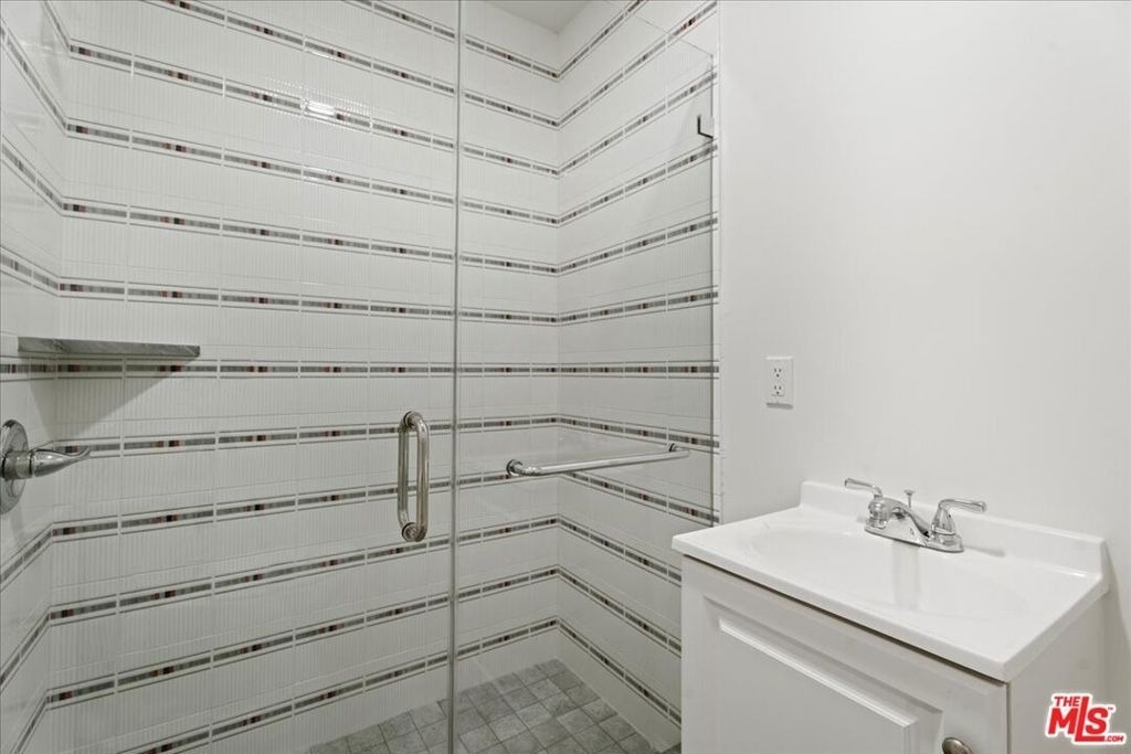 207 S Reeves Drive - Photo 10