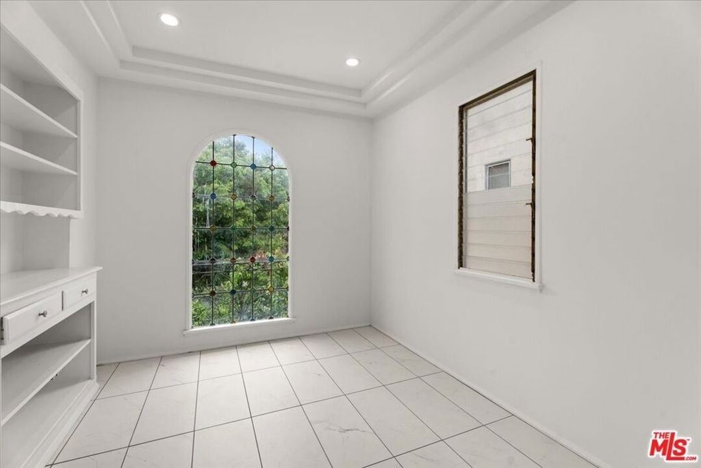 207 S Reeves Drive - Photo 4