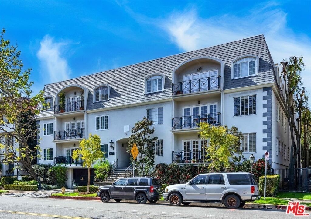 11745 Montana Avenue - Photo 1