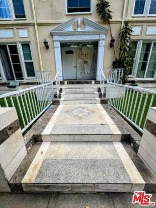 133 S Crescent Drive - Photo 2
