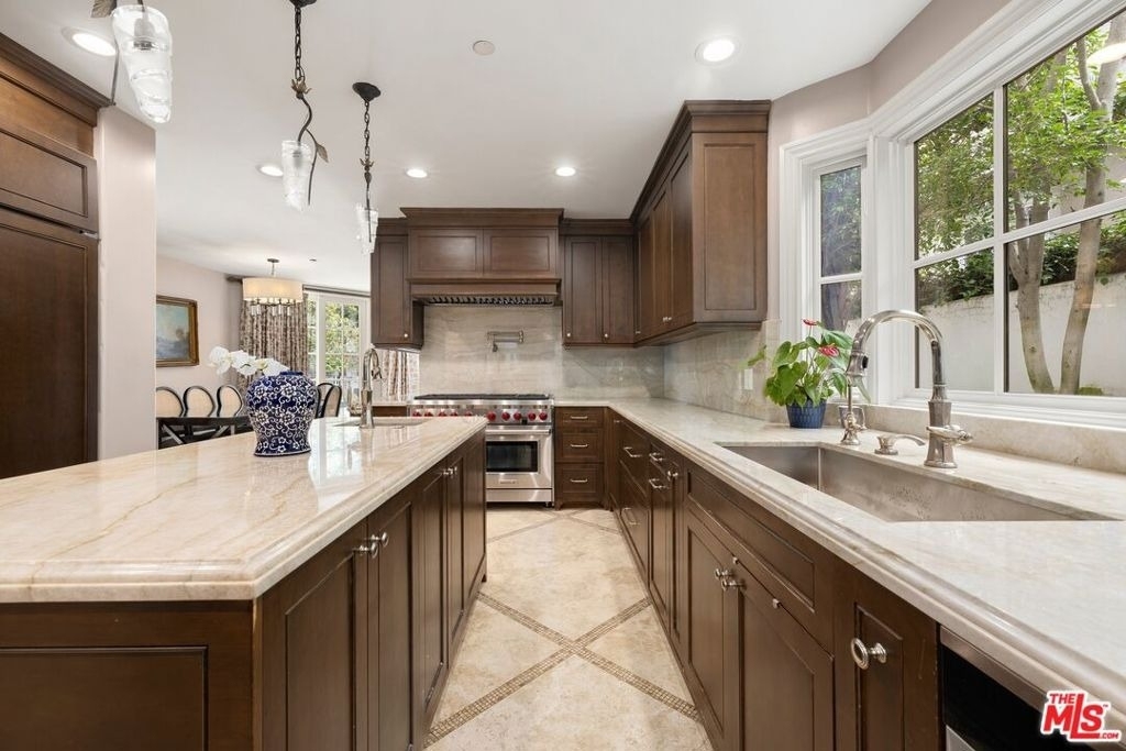 2161 Georgina Avenue - Photo 8