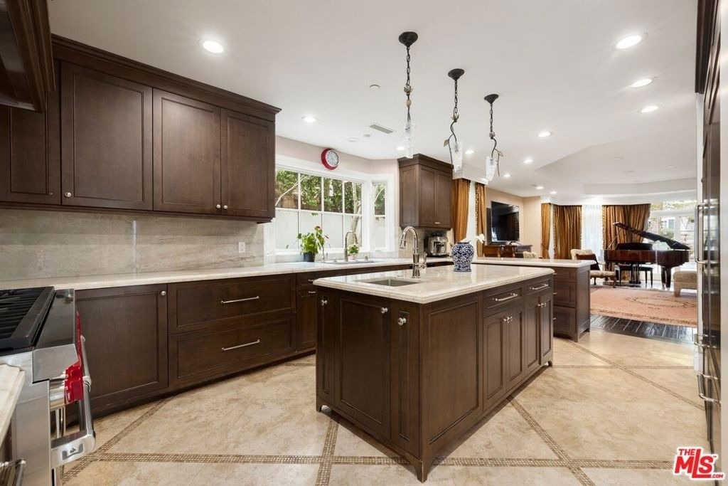 2161 Georgina Avenue - Photo 7