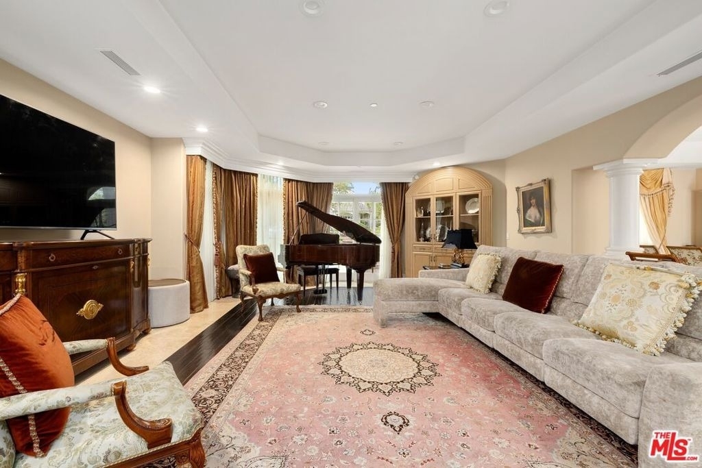 2161 Georgina Avenue - Photo 6