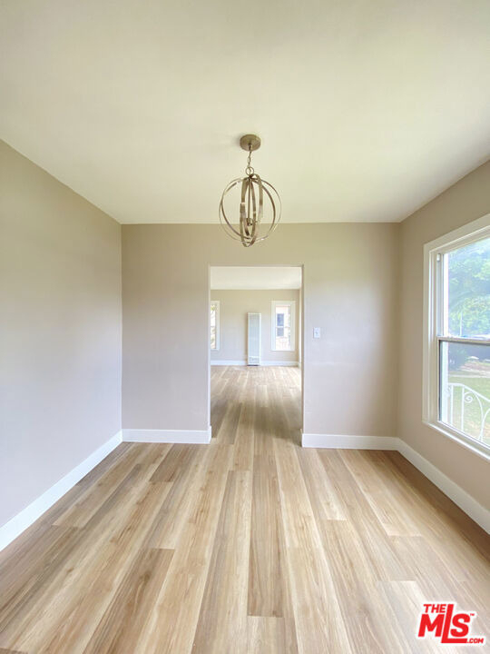 2620 S Barrington Avenue - Photo 4