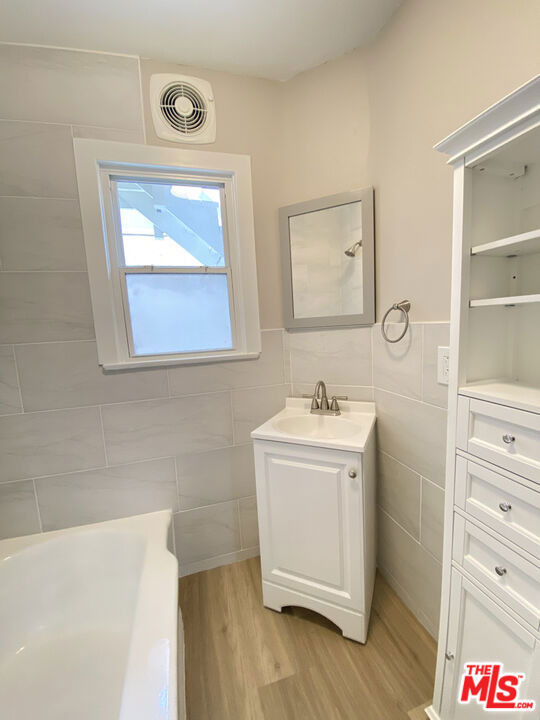 2620 S Barrington Avenue - Photo 11