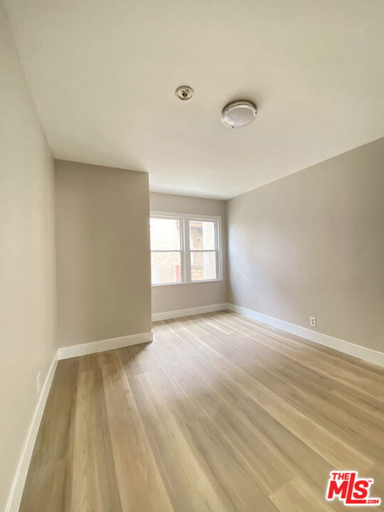 2620 S Barrington Avenue - Photo 19