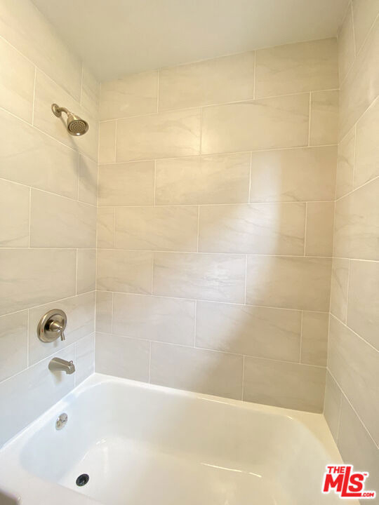2620 S Barrington Avenue - Photo 12