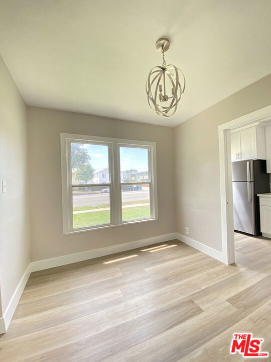 2620 S Barrington Avenue - Photo 3