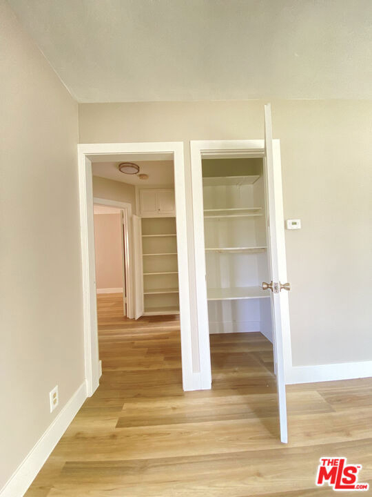 2620 S Barrington Avenue - Photo 18