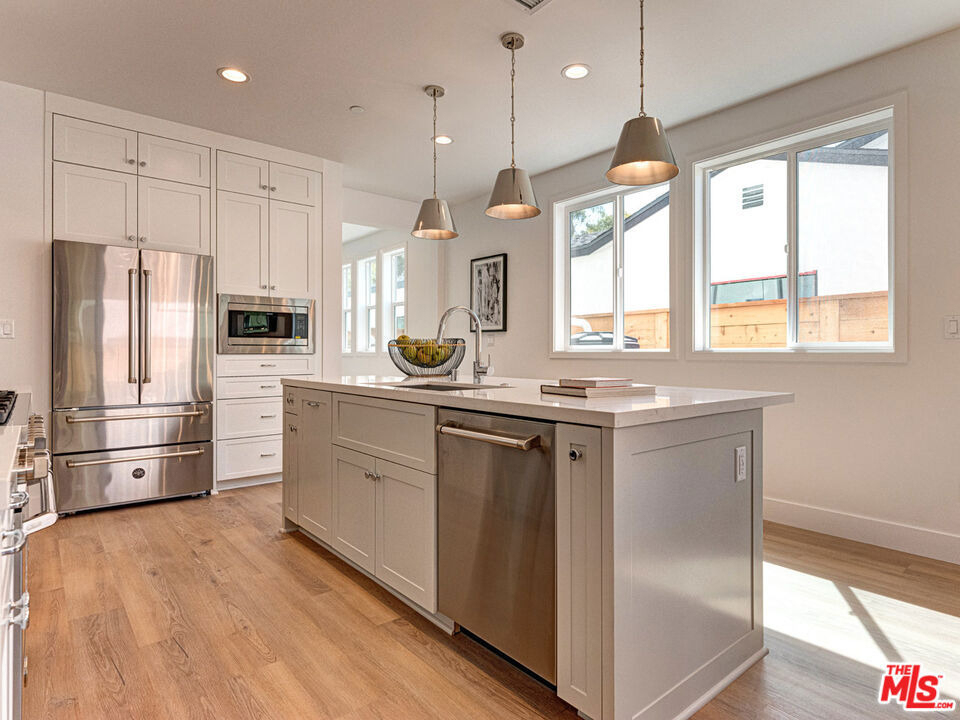 1625 S Wooster Street - Photo 2