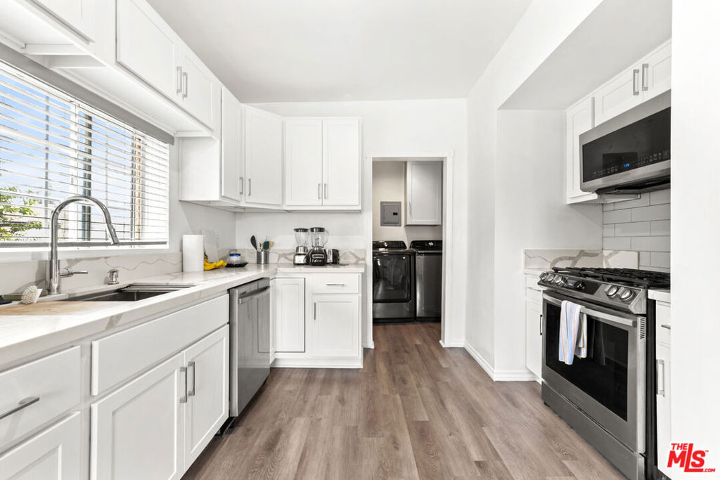 3031 Wellington Road - Photo 2