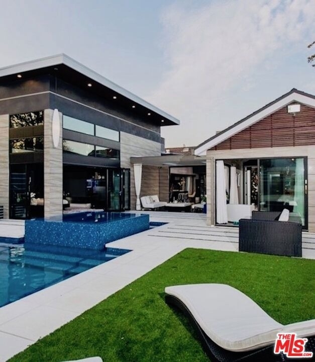 12318 W Sunset Boulevard - Photo 1
