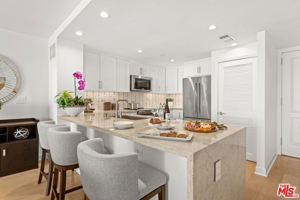 1221 W Ocean Avenue - Photo 4