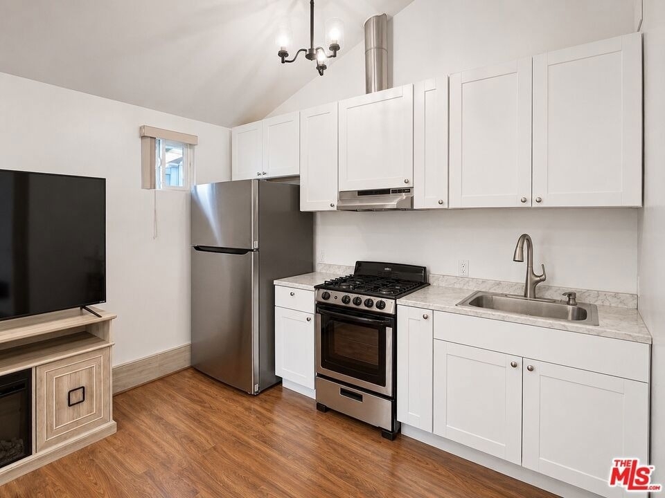 7913 Vanscoy Avenue - Photo 4