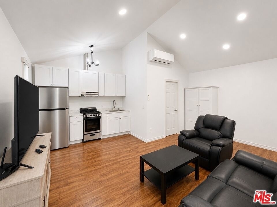 7913 Vanscoy Avenue - Photo 5