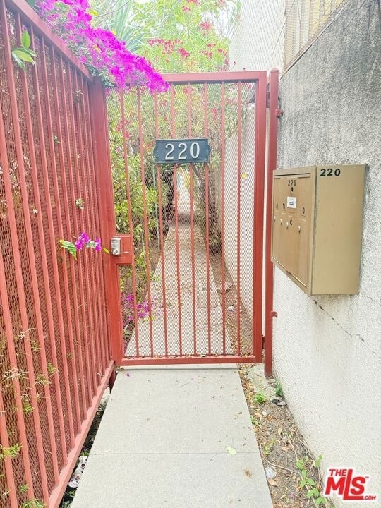 220 N Louise Street - Photo 0