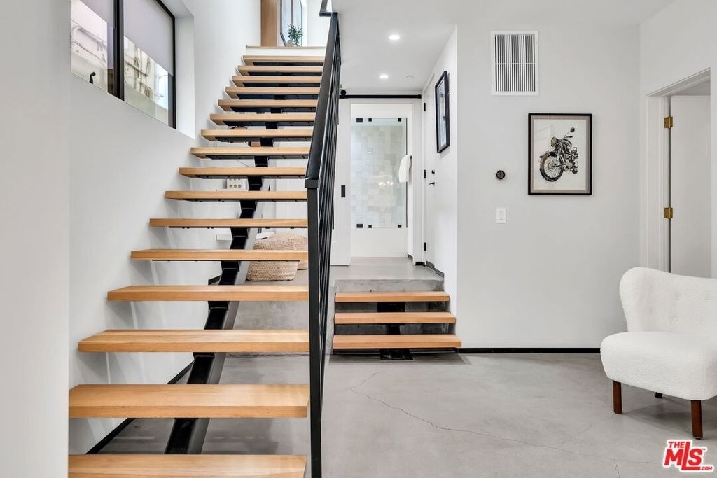 611 Broadway Street - Photo 9