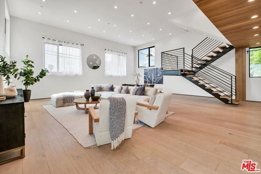 611 Broadway Street - Photo 10